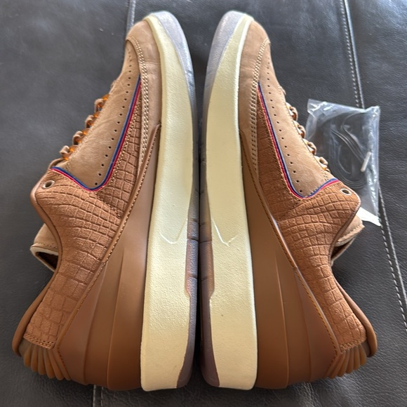 Jordan Men's Tan Sneakers - Picture 9 of 11